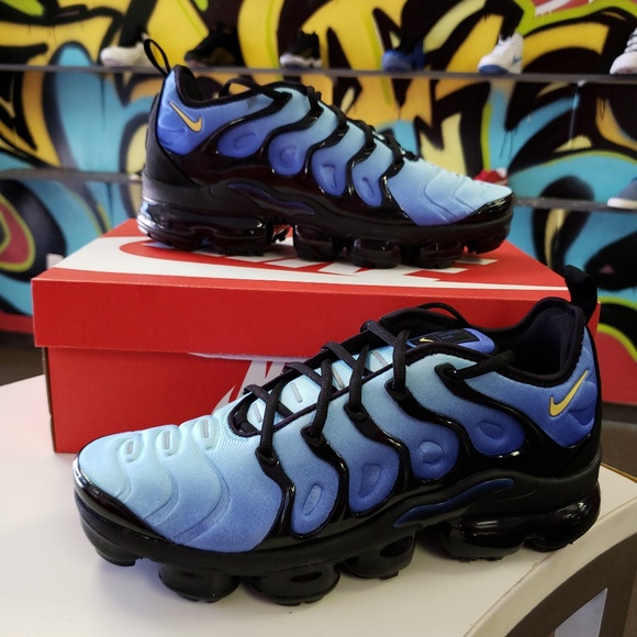 nike air vapormax plus hyper blue